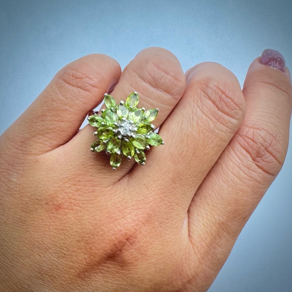 Natural Green Peridot Flower Cocktail RING Sterling Silver 925 Sz 7.5 NEW August